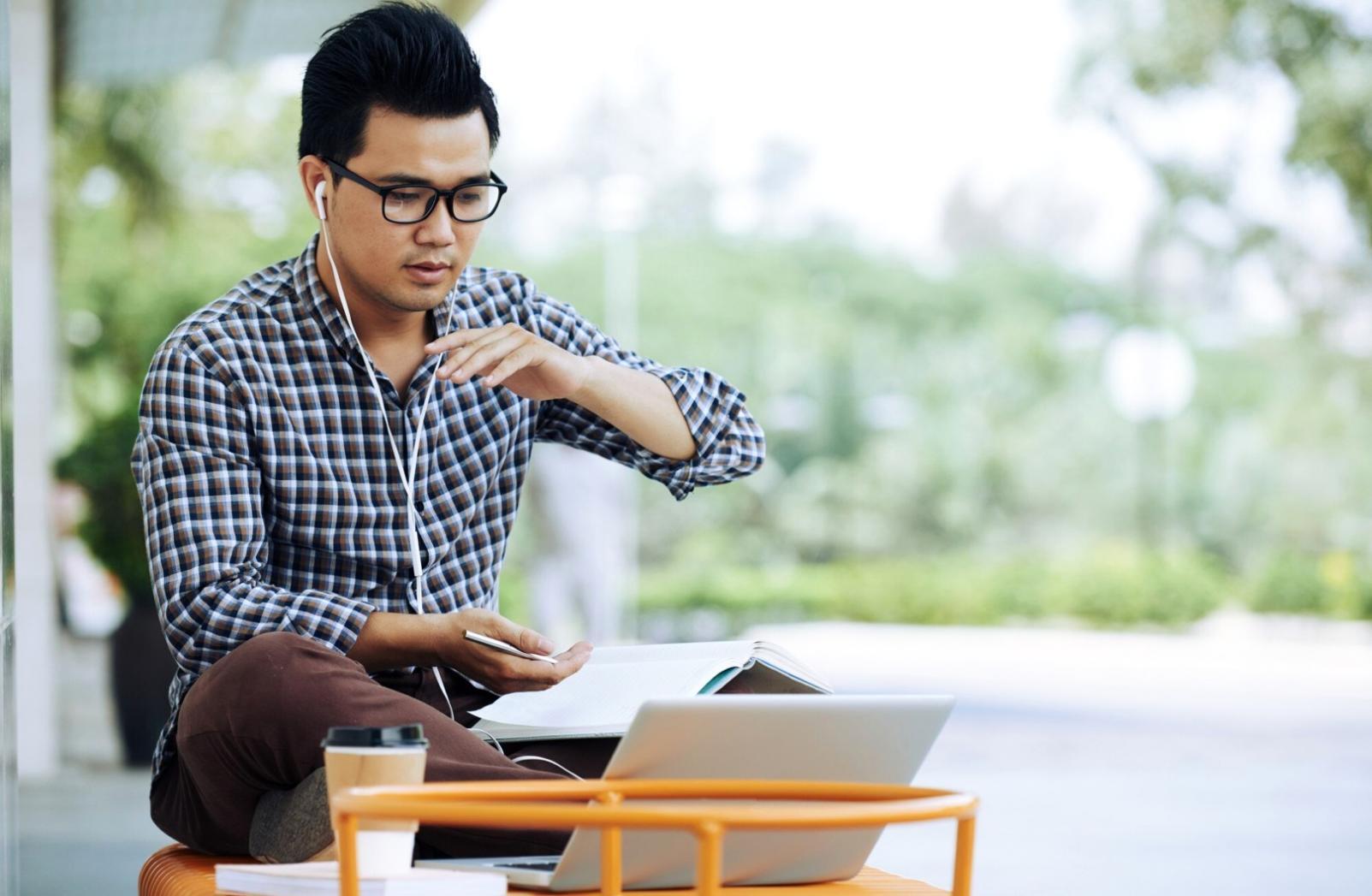 Mobile app crash analysis dashboard showing error patterns